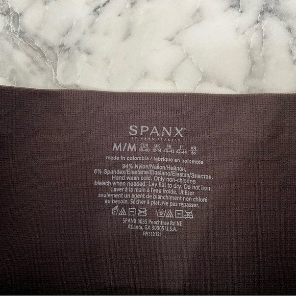 SPANX Look At Me Now Seamless Leggings in Brown
Crocodile Animal Print Medium - Picture 12 of 12